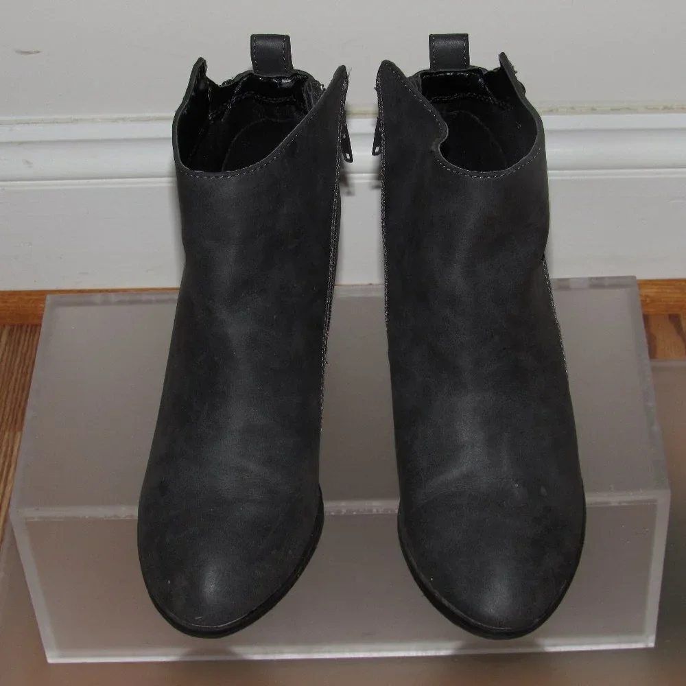 EXPRESS Gray Ankle Booties Size 7